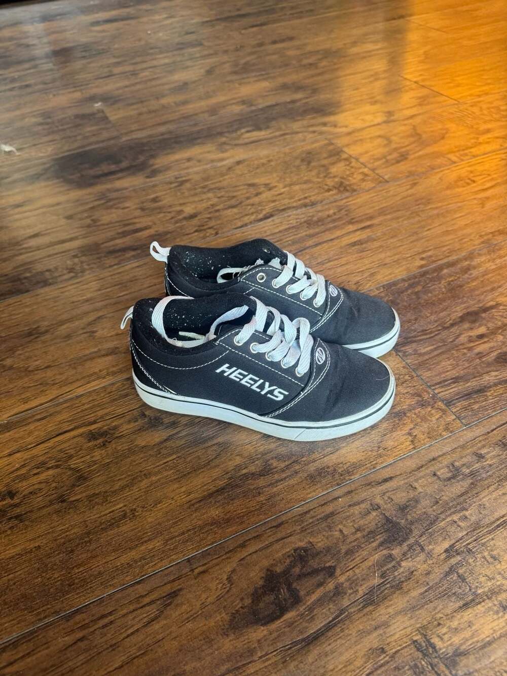 Heelys Youth Size 3 Black Roller Shoes